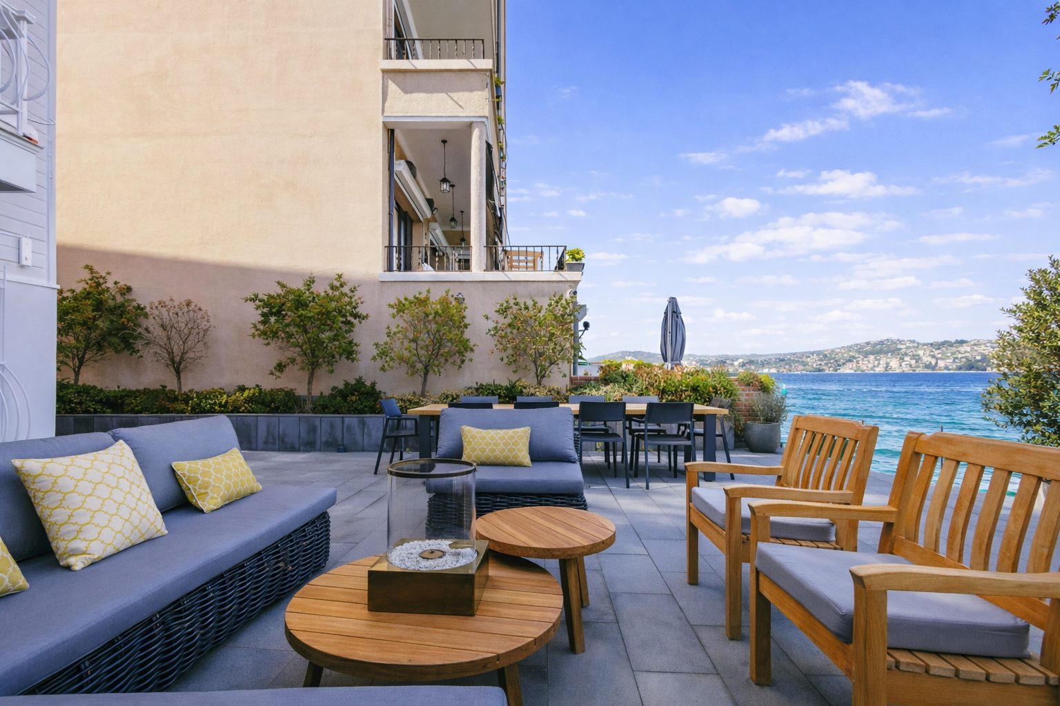 Waterfront Lounge