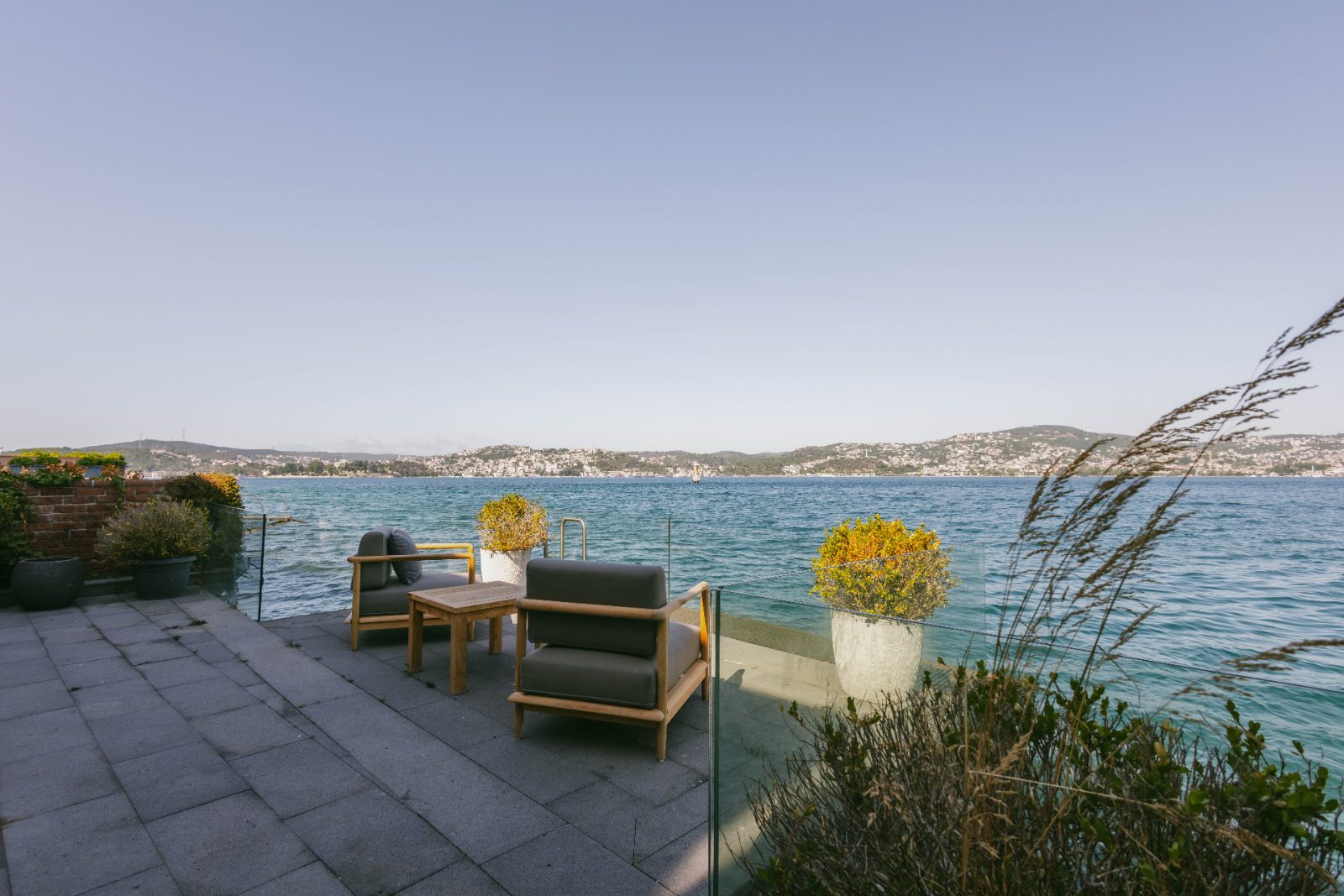 Waterfront terrace of Eva Bosphora