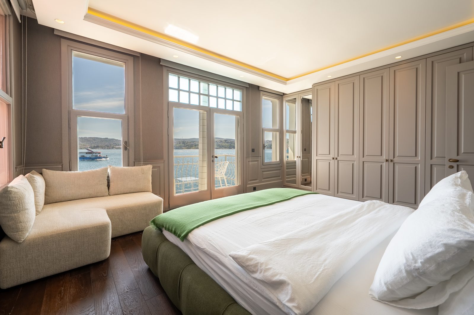 Bedroom with sofa and a window onto the Bosphorus